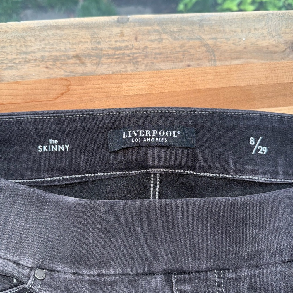 Women’s Liverpool ‘ The Skinny’ in Black, size 8/29. Great condition!